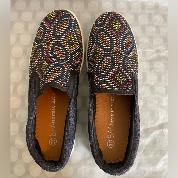 Beautiful Bernie Mev Slip on 6.5 - Picture 2 of 7